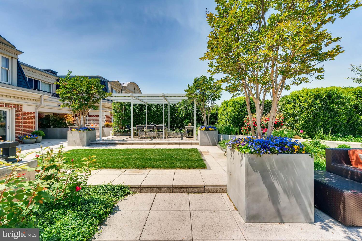 THE RITZ-CARLTON RESIDENCES - Residential