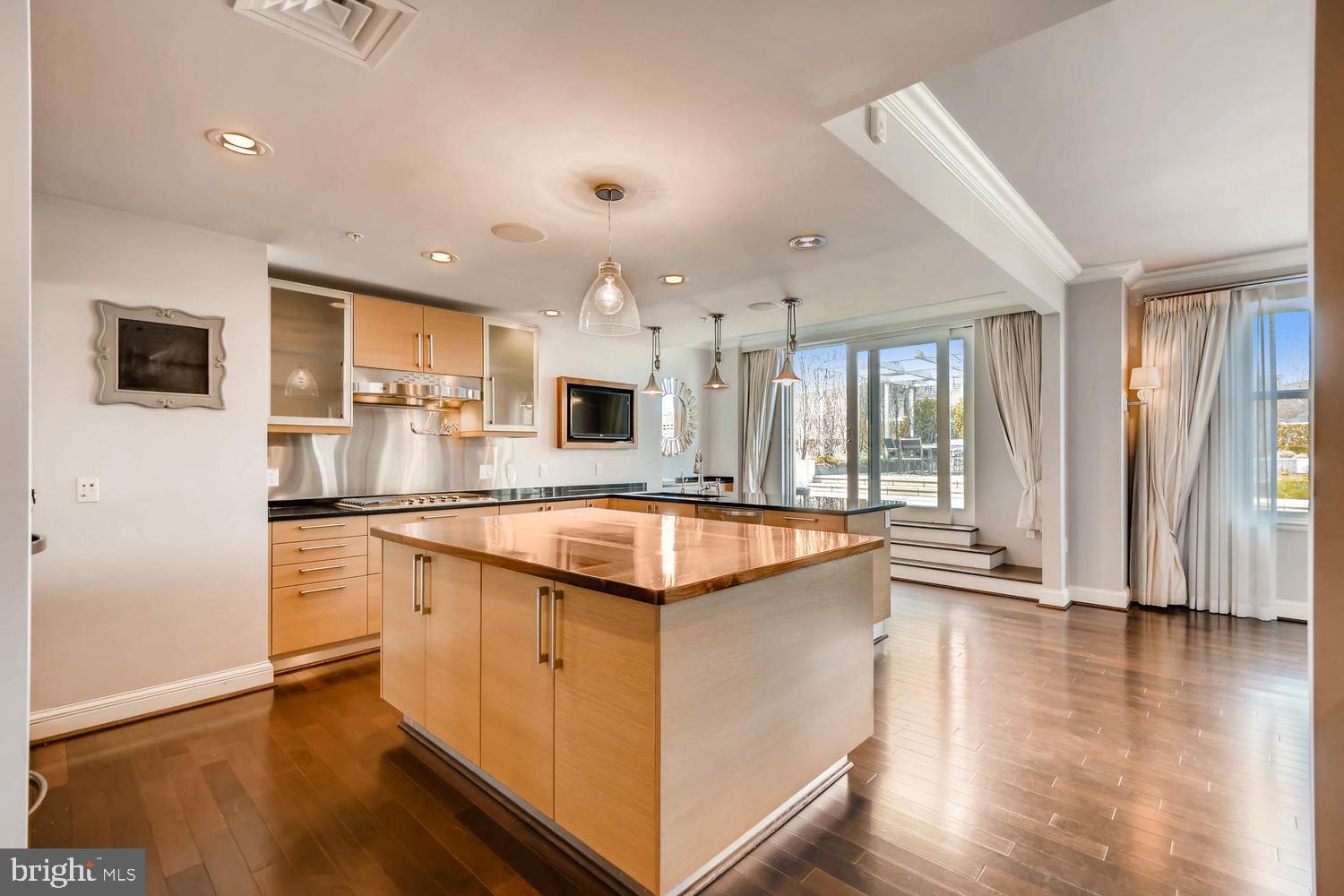 THE RITZ-CARLTON RESIDENCES - Residential