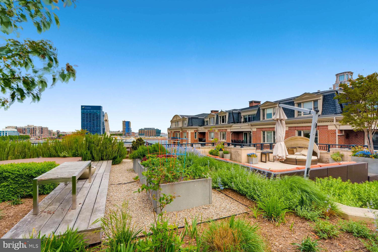 THE RITZ-CARLTON RESIDENCES - Residential