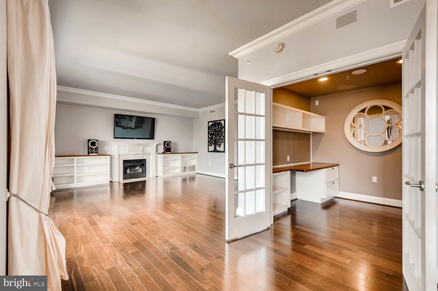 THE RITZ-CARLTON RESIDENCES - Residential