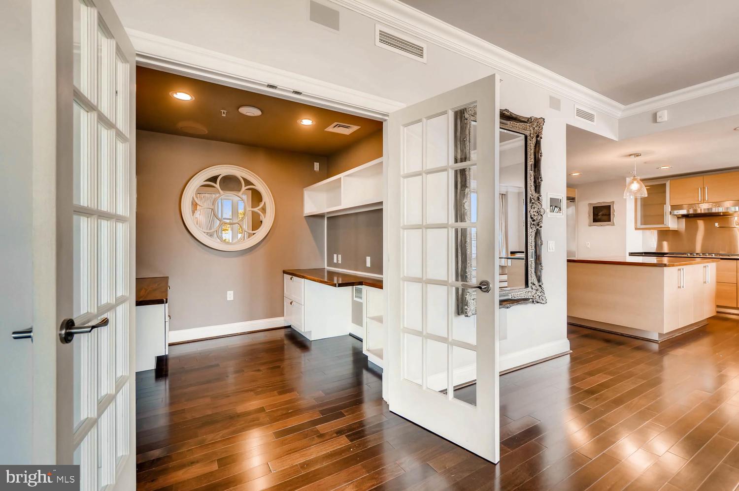 THE RITZ-CARLTON RESIDENCES - Residential