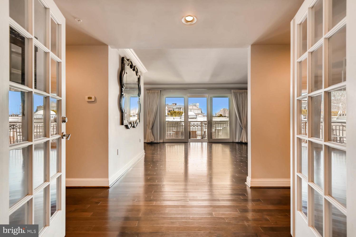 THE RITZ-CARLTON RESIDENCES - Residential