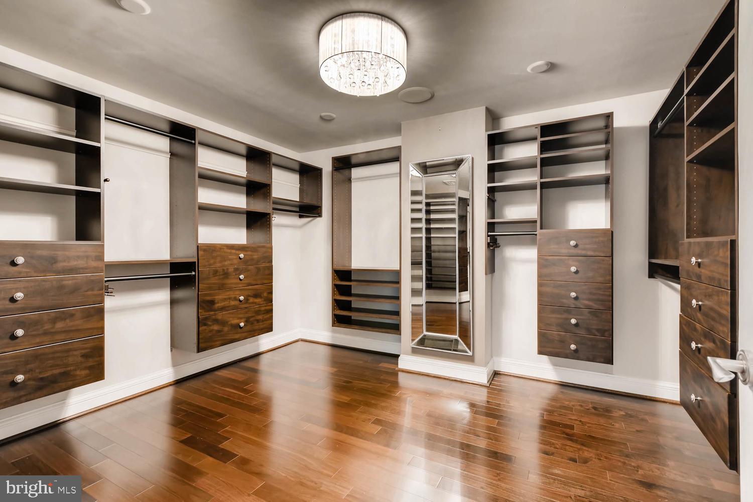 THE RITZ-CARLTON RESIDENCES - Residential