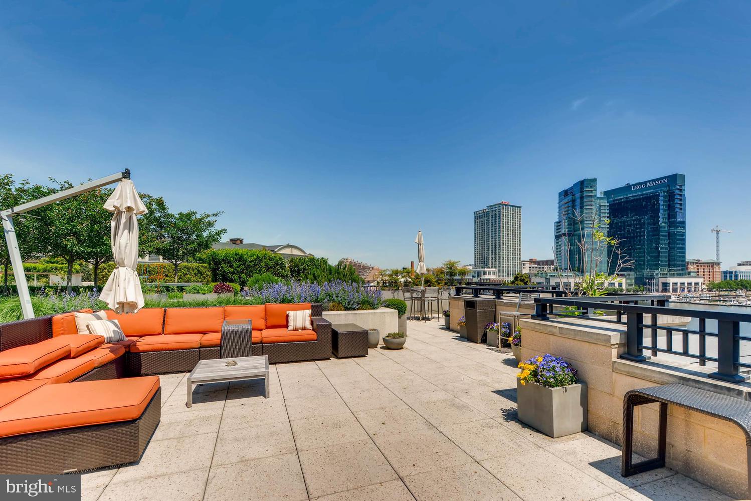 THE RITZ-CARLTON RESIDENCES - Residential