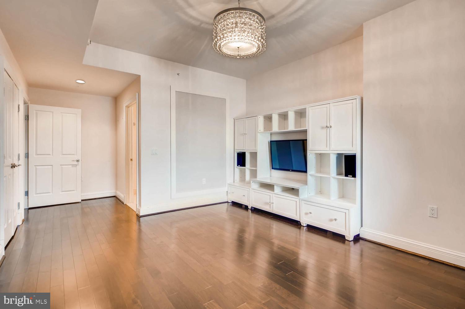 THE RITZ-CARLTON RESIDENCES - Residential