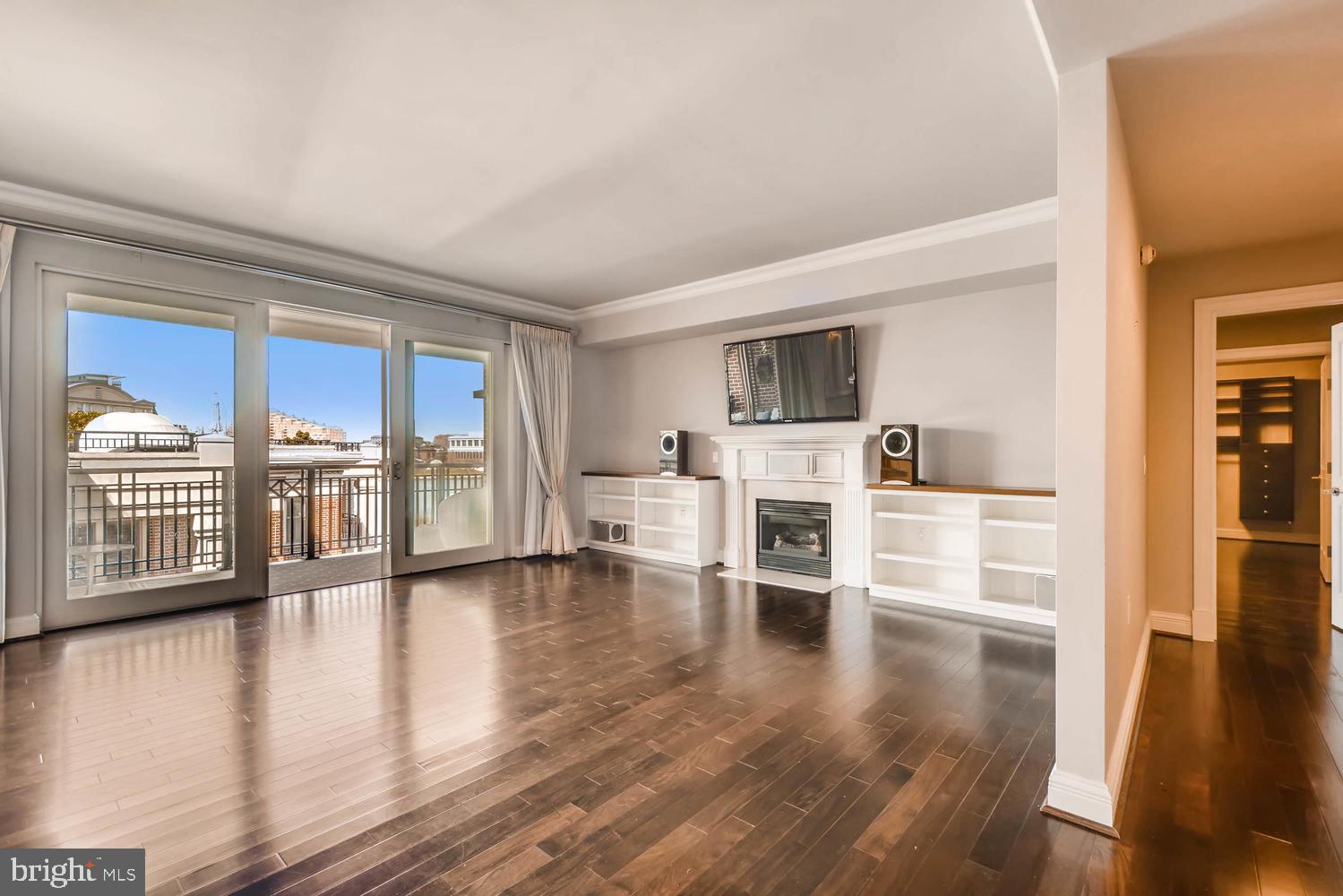 THE RITZ-CARLTON RESIDENCES - Residential