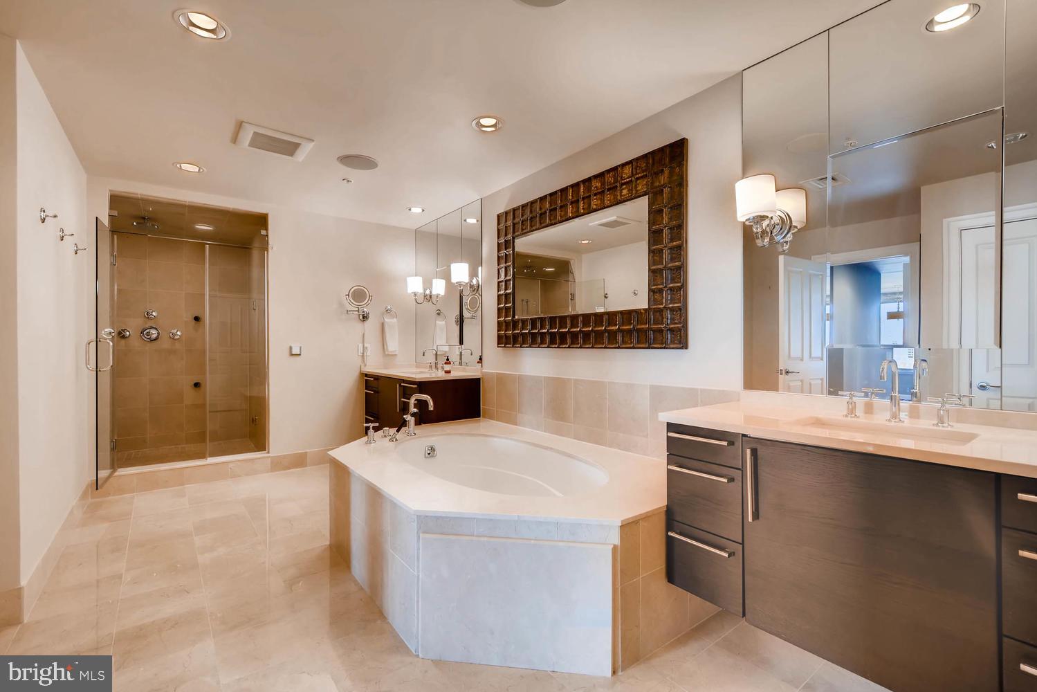 THE RITZ-CARLTON RESIDENCES - Residential