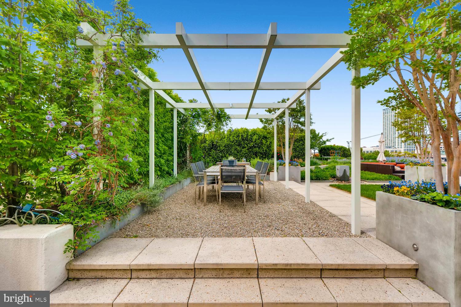 THE RITZ-CARLTON RESIDENCES - Residential