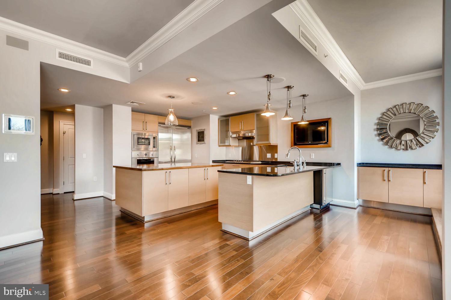 THE RITZ-CARLTON RESIDENCES - Residential