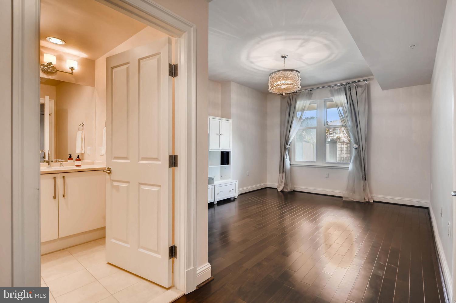 THE RITZ-CARLTON RESIDENCES - Residential