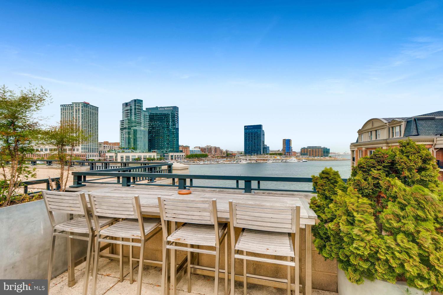 THE RITZ-CARLTON RESIDENCES - Residential