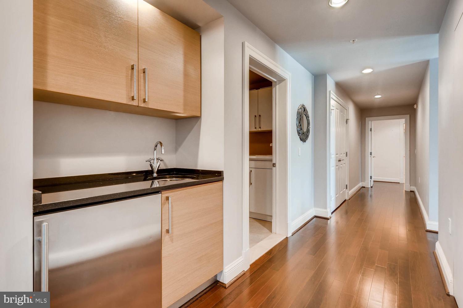 THE RITZ-CARLTON RESIDENCES - Residential