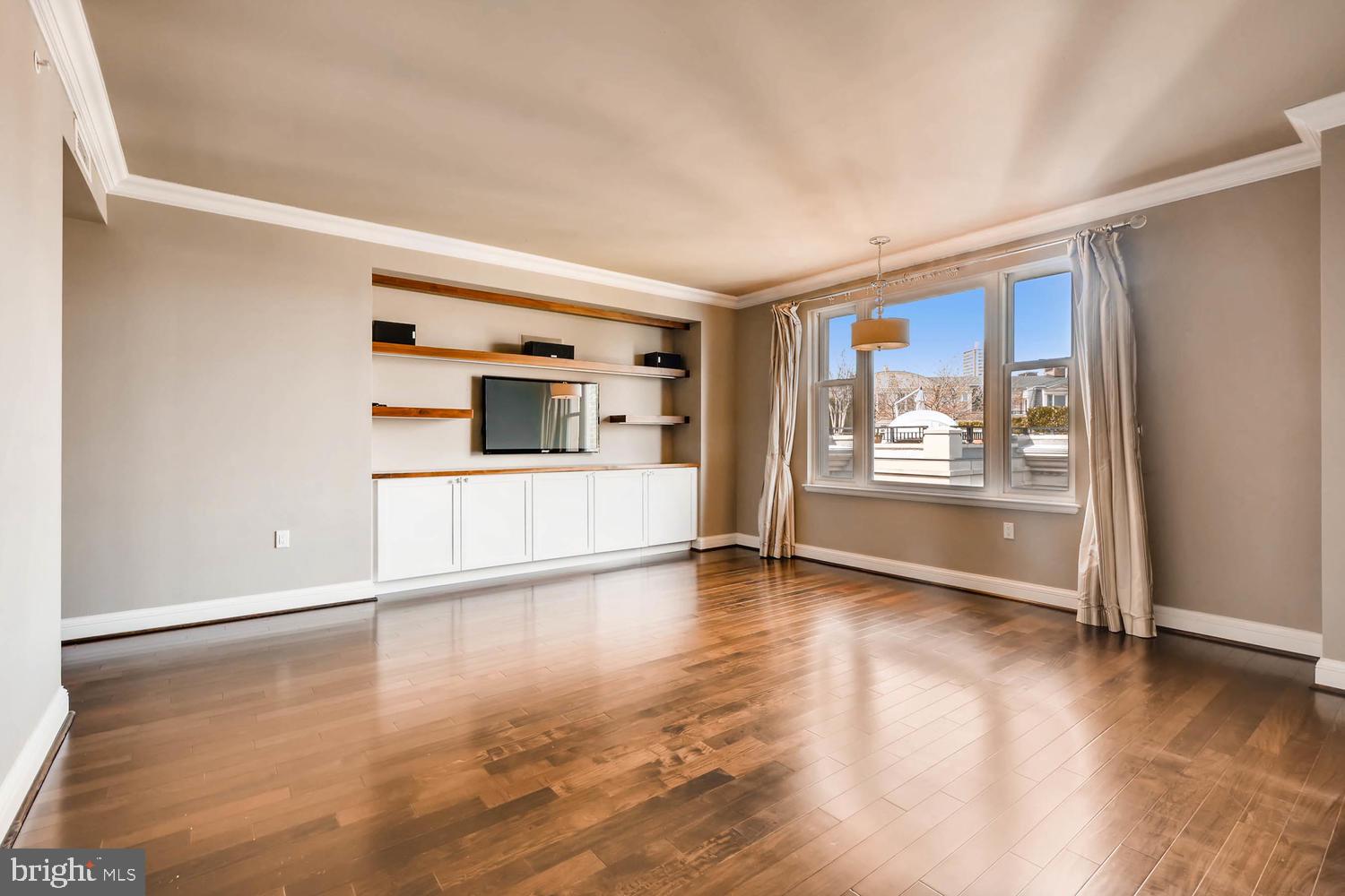 THE RITZ-CARLTON RESIDENCES - Residential