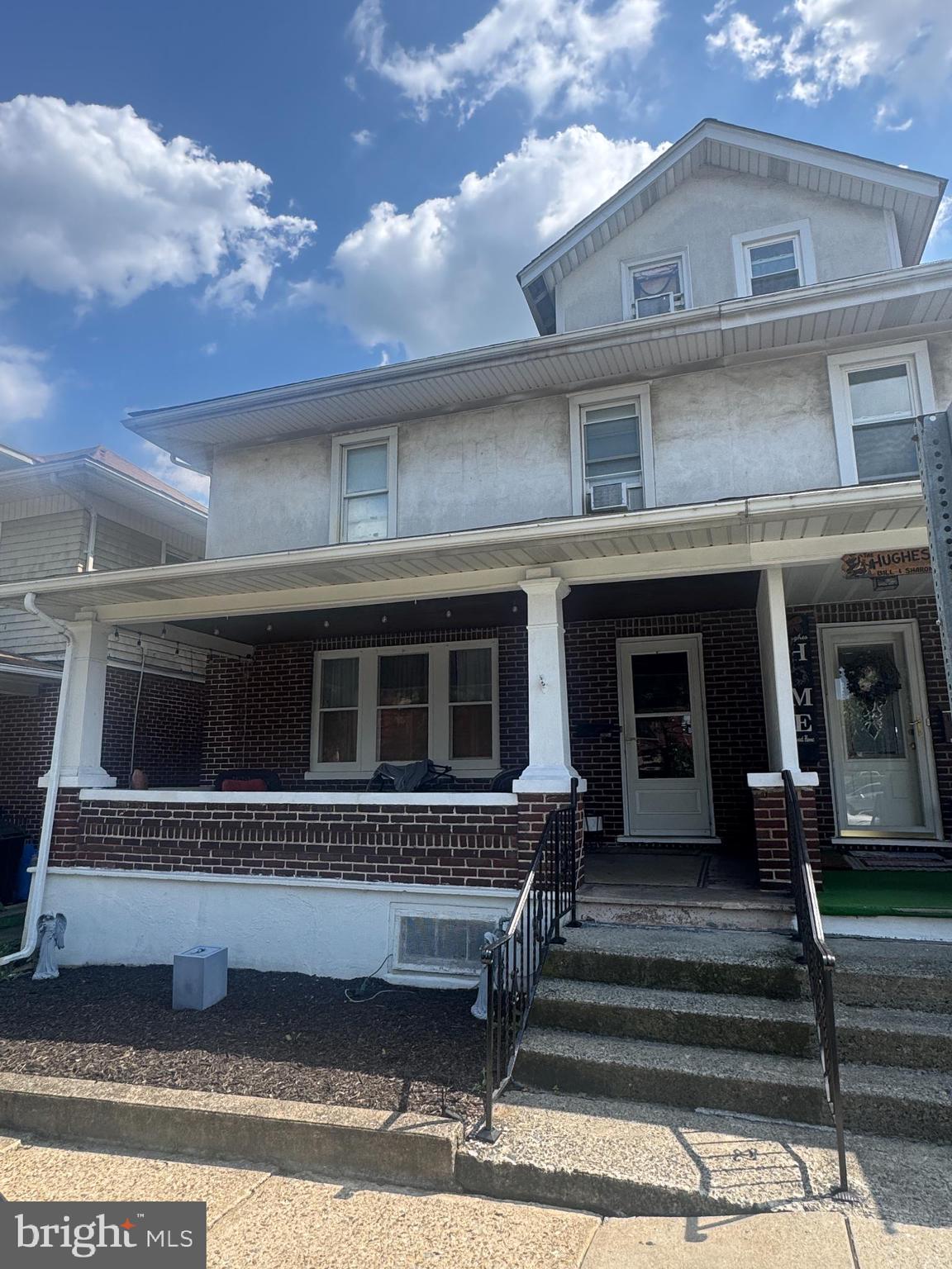 End-unit row home with tons of potential! This spacious 3-bedroom, 2-bathroom property features a full basement and a 2-car garage, offering plenty of room and functionality. Located in a prime in-town location, it's ideal for commuters. While it needs renovation, it's a great value for investors or owner occupants looking to build equity in a convenient and desirable area.