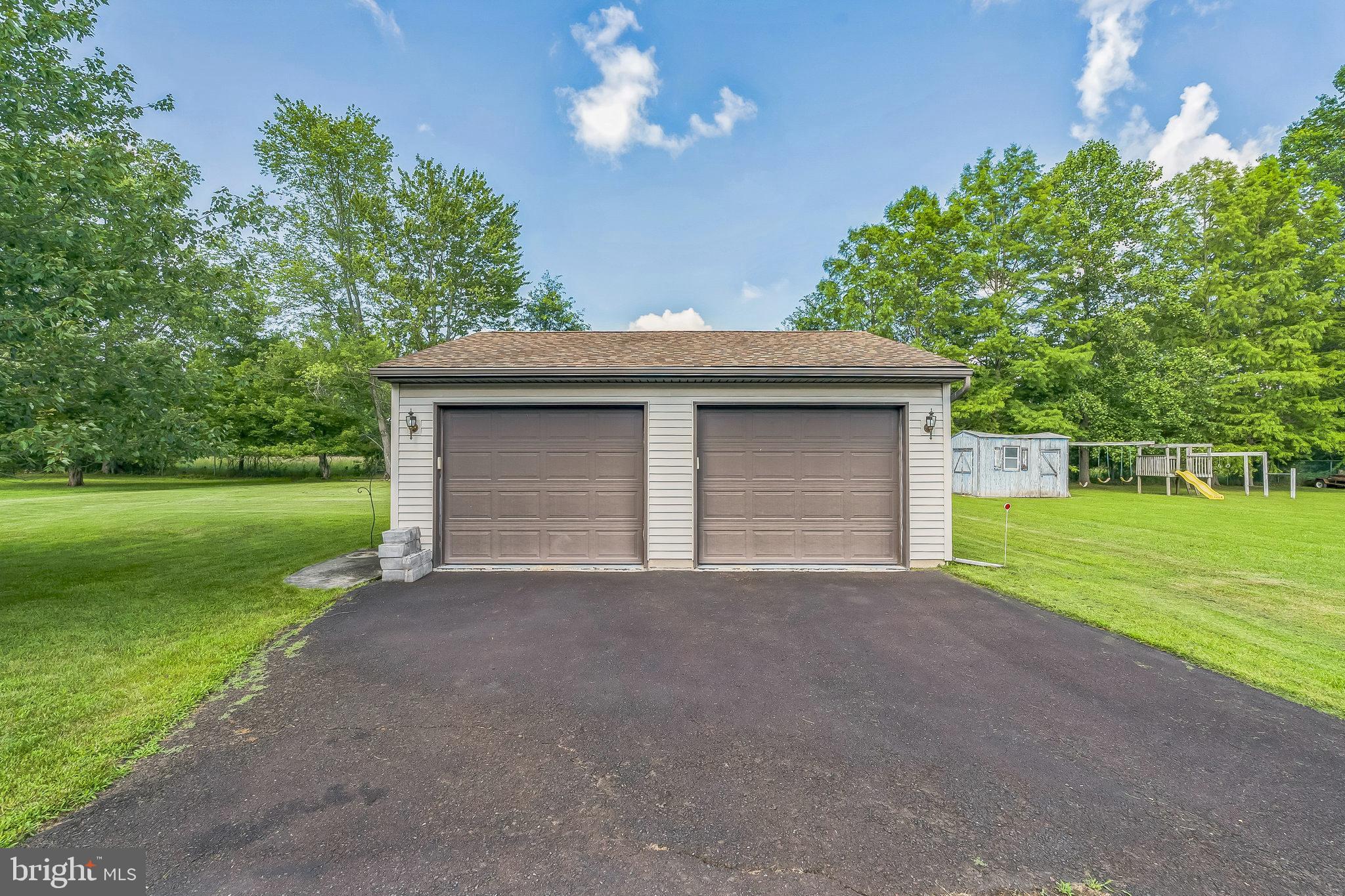 2078 BRENTWOOD DRIVE