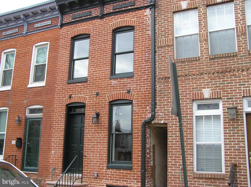 Renovated 3 years ago, this THS w/separate bedrooms, each with its own full bath, all on 2nd floor. 3rd floor "sky loft" offers big windows & view of downtown skyline. Oak floors on 1st flr w/BIG kitchen & dining area. Walkout to back yard. Located 1 blk from 150 acre Patterson Park, 1 mile from Hopkins Hospital and 2 mls from downtown. Walk to Fell's Point night life. $50. app fee per Person