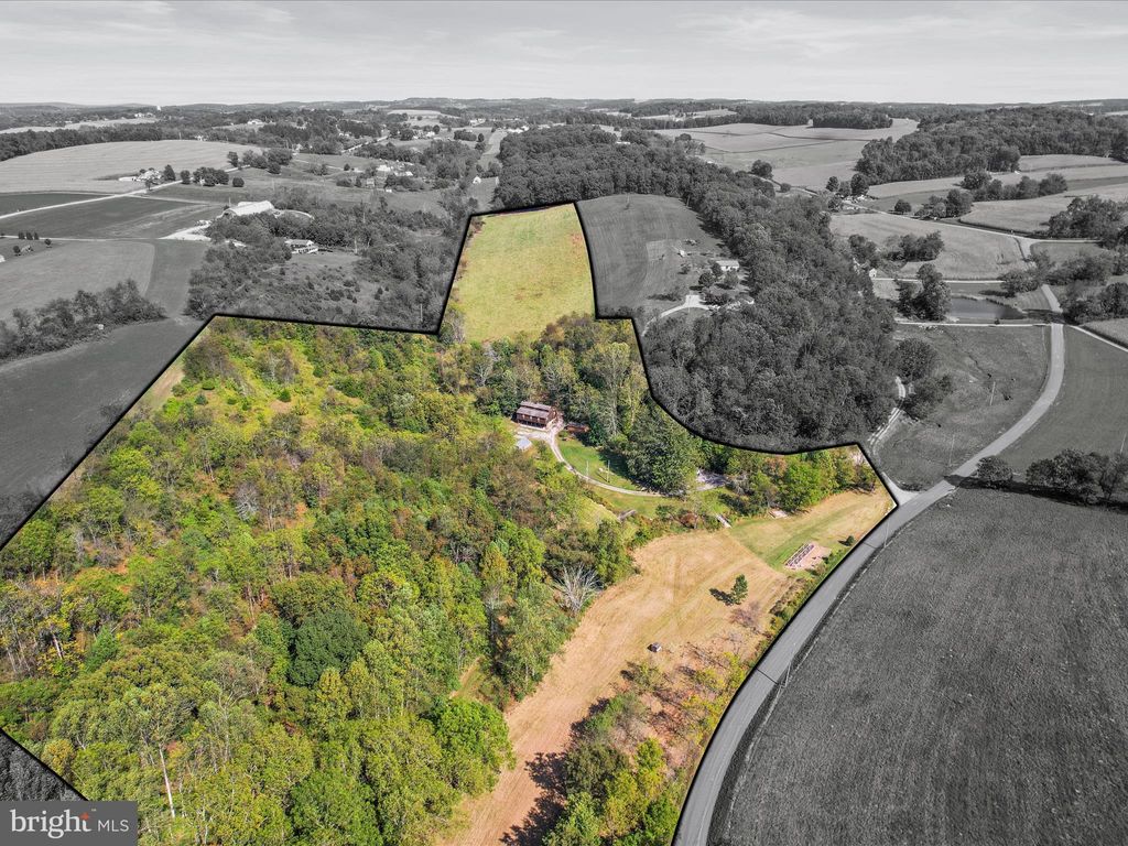 Photo of 2122 W Springfield Road, GLEN ROCK, PA 17327 (MLS # PAYK2092892)