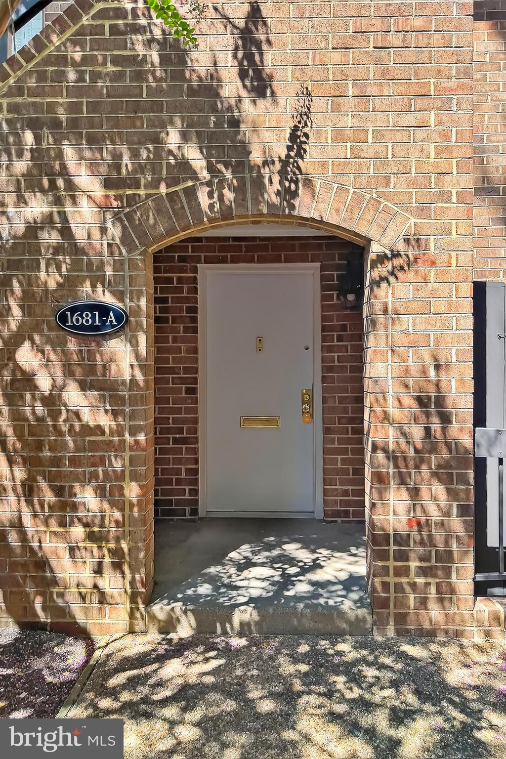 1681 S HAYES STREET A 1