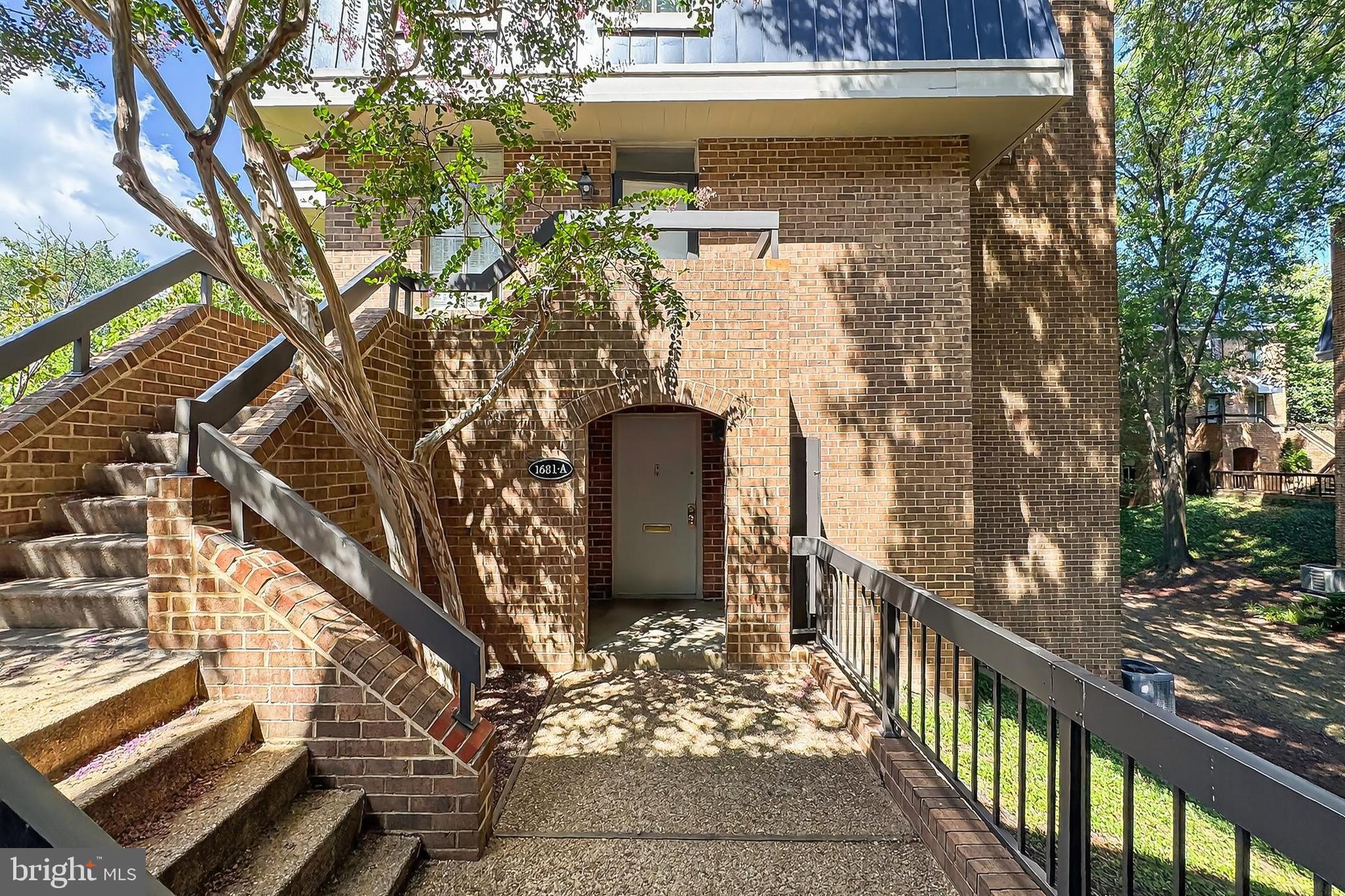 1681 S HAYES STREET A 1