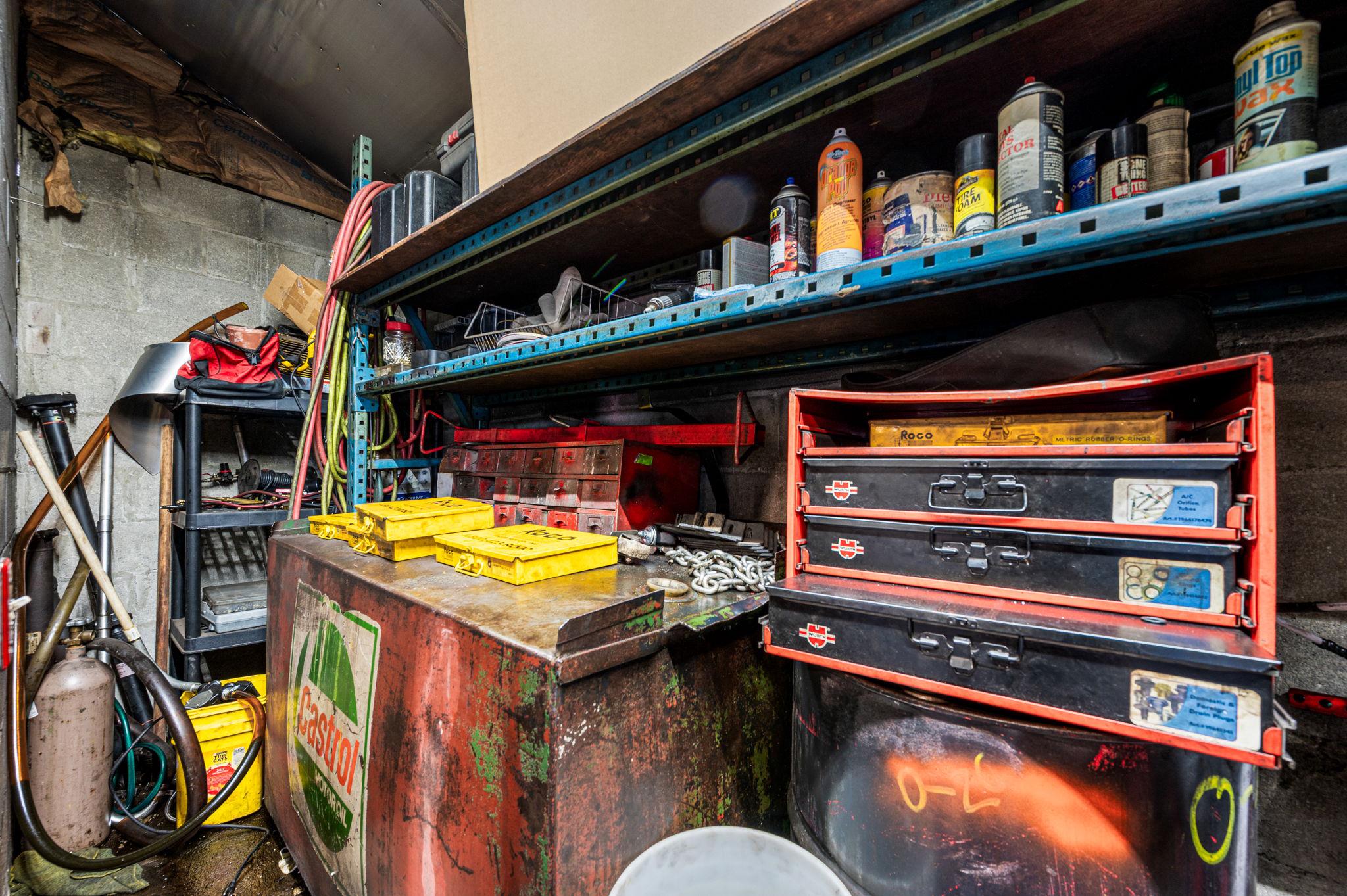 HOLMESBURG - Commercial Sale