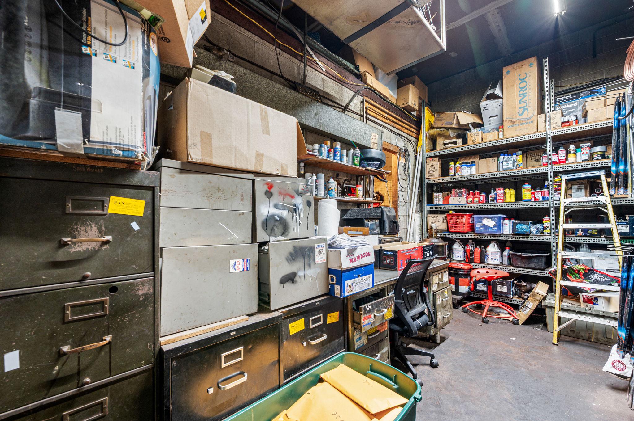 HOLMESBURG - Commercial Sale