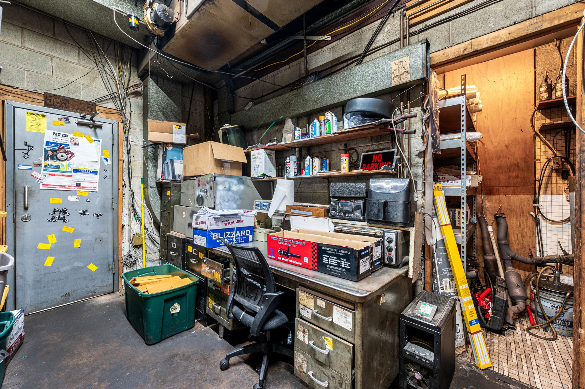 HOLMESBURG - Commercial Sale