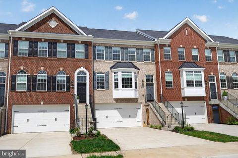 Photo of 15286 Ballerina Loop, WOODBRIDGE, VA 22193 (MLS # VAPW2119828)