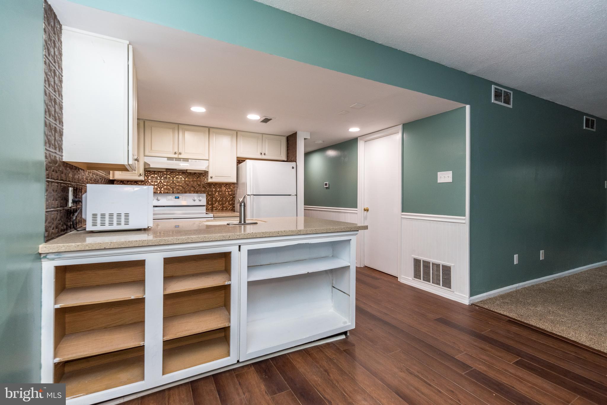 CHATHAM VIL OF TOW - Residential Lease