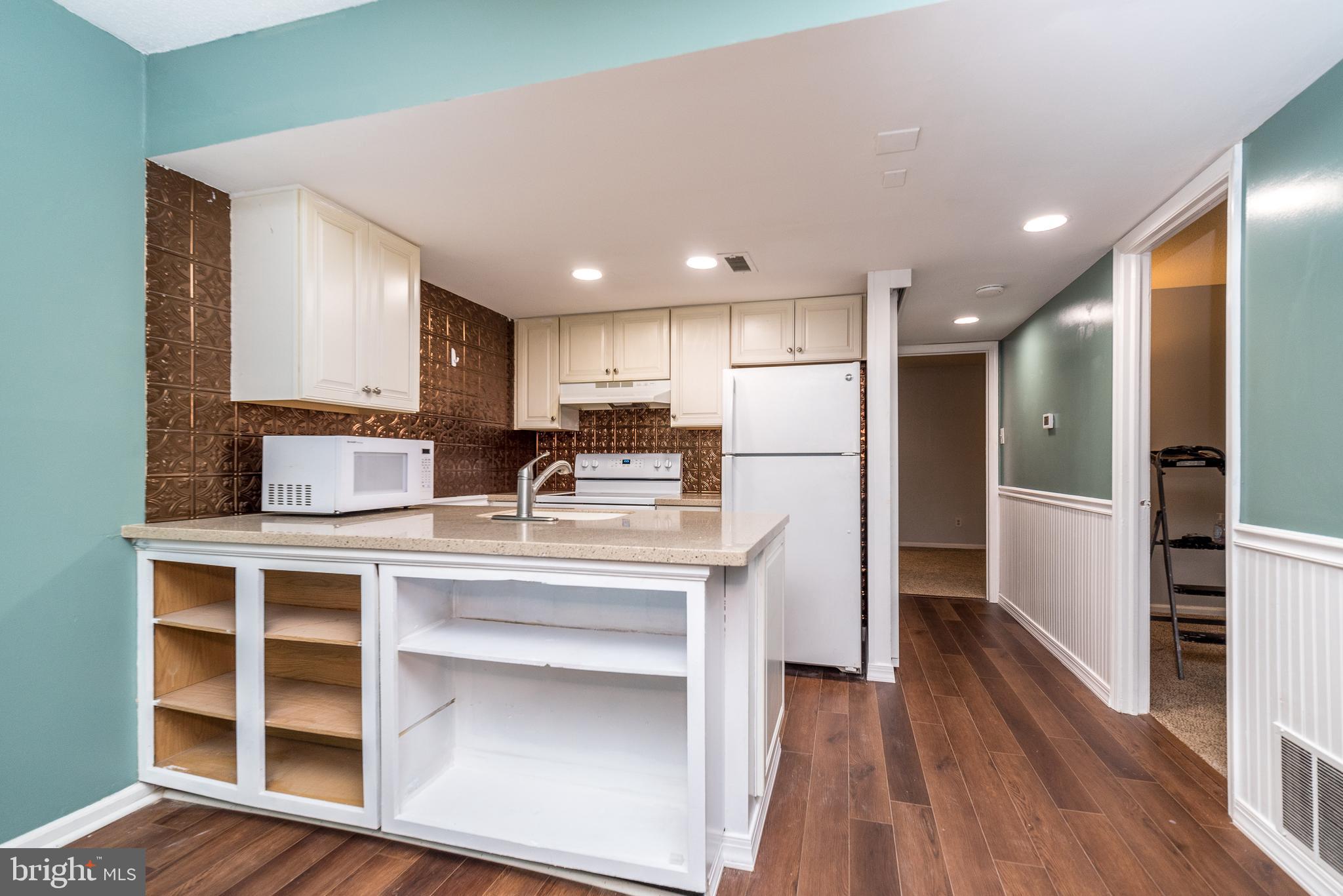 CHATHAM VIL OF TOW - Residential Lease