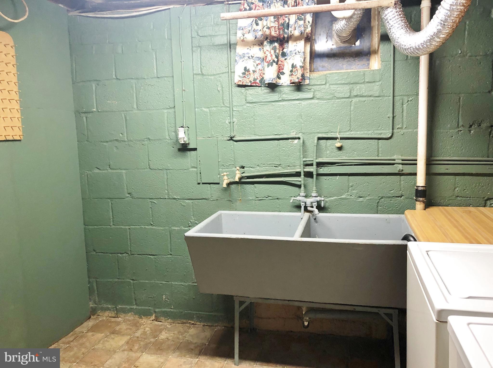 VIRGINIA HILLS - Residential