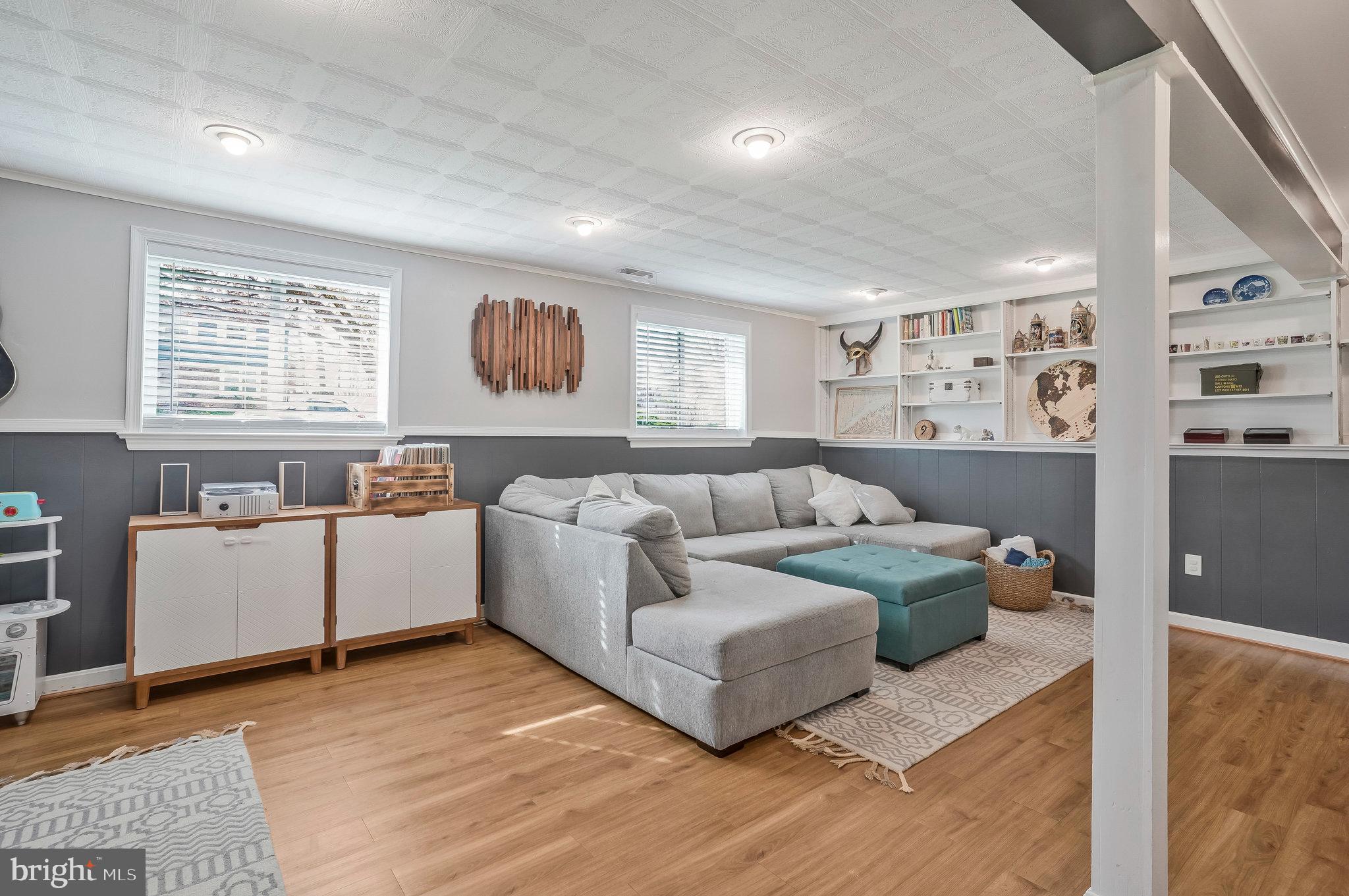 POINT OF WOODS - Residential