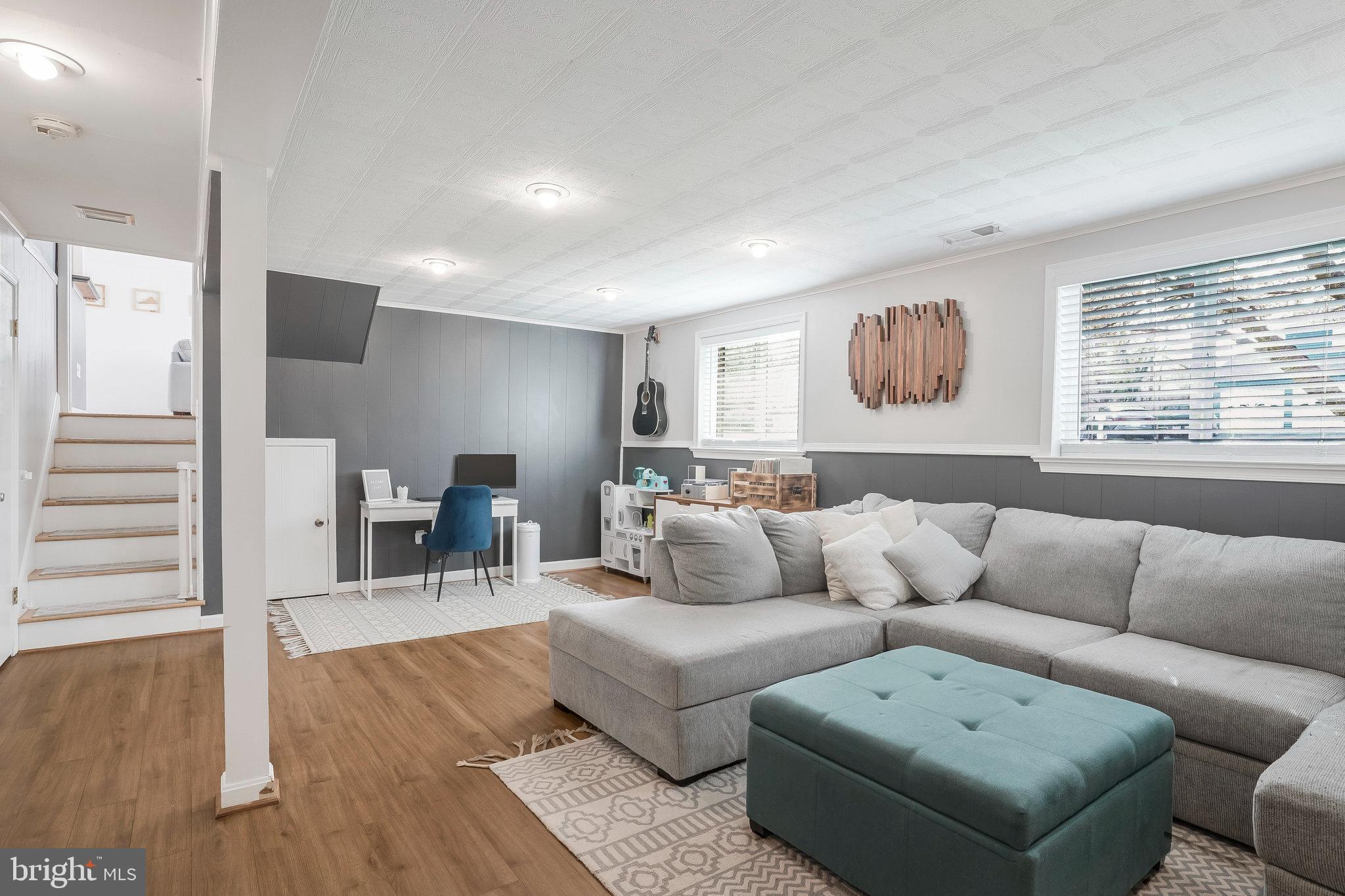 POINT OF WOODS - Residential