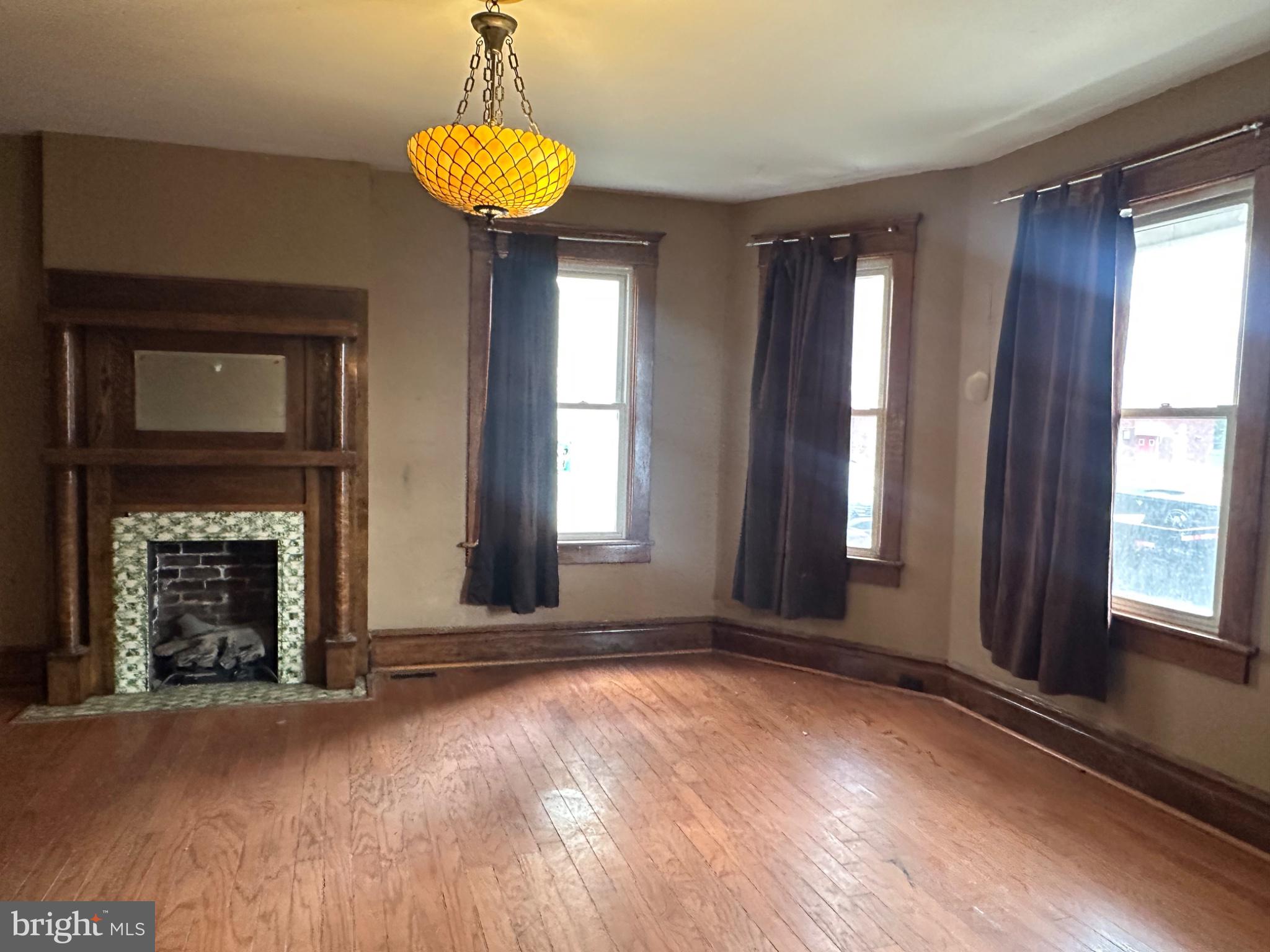 407 RACE STREET