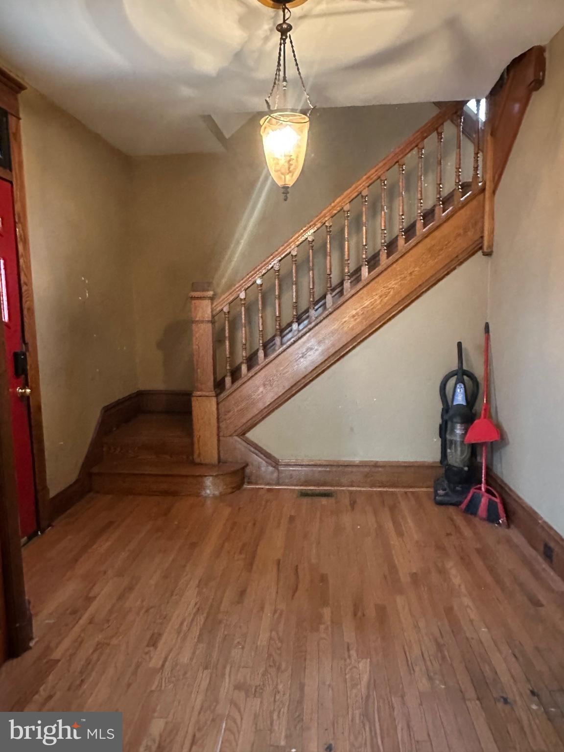 407 RACE STREET