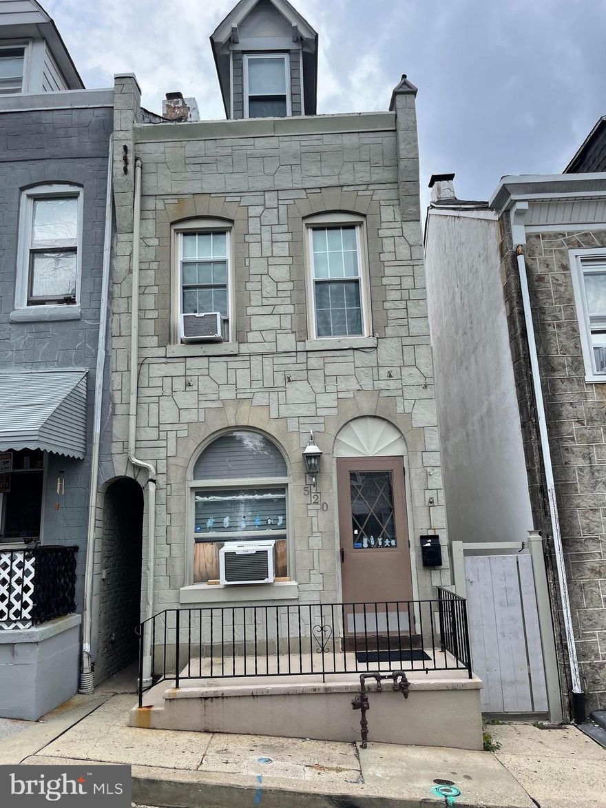 Welcome to 520 S 17 1/2 Street! This spacious 4-bedroom home offers a great layout with generous room sizes and tons of potential. Add your personal touch and make this property shine. Perfect opportunity for buyers looking to build equity or investors searching for their next project. Contact us to schedule your private showing today!