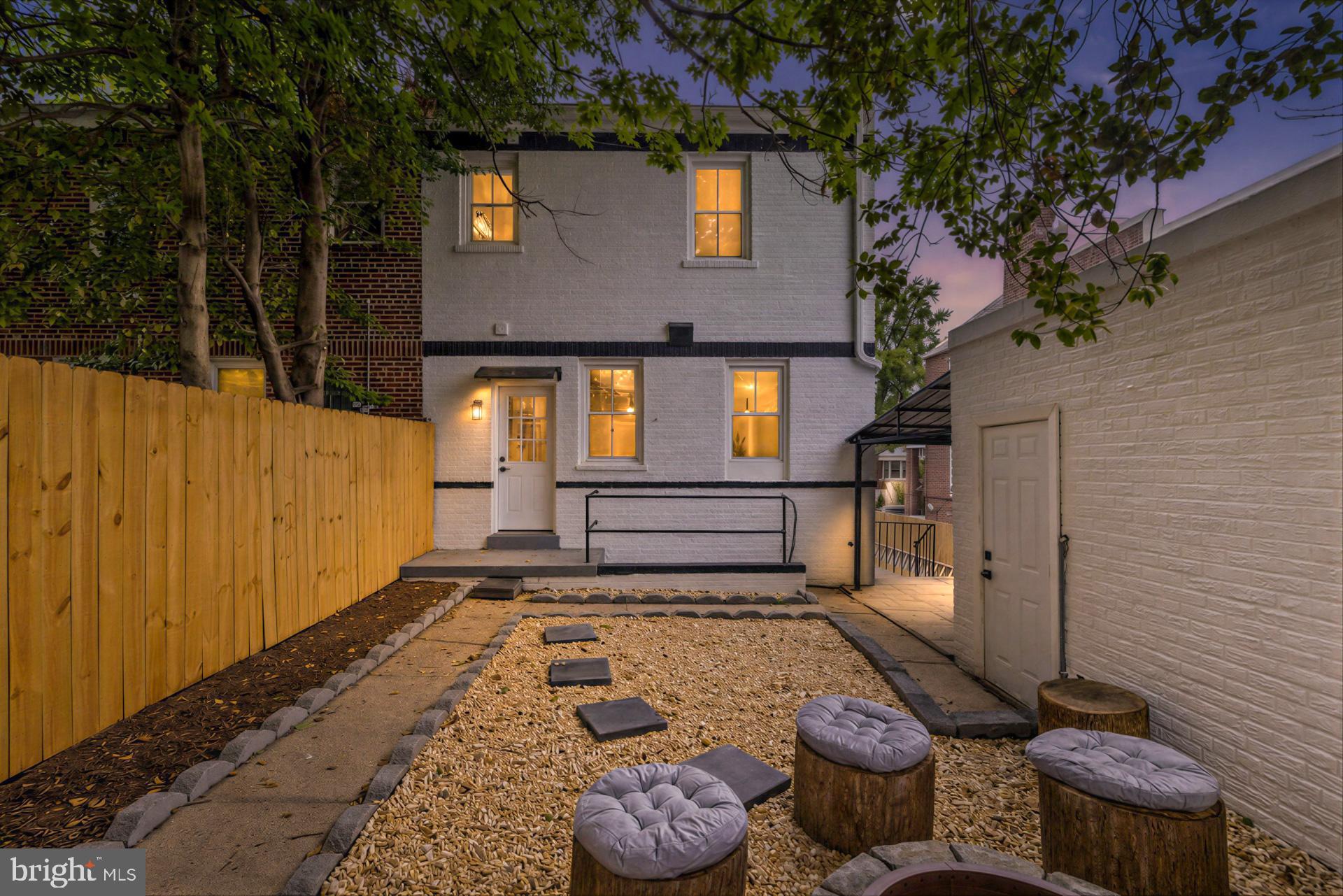 536 ONEIDA PLACE NW