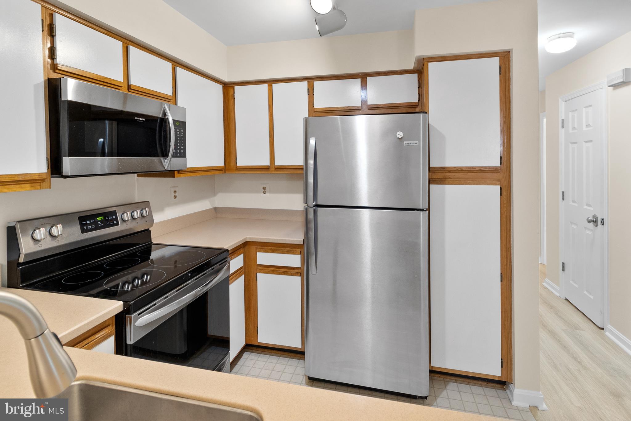 SURREY AT MANCHESTER LAKES - Residential