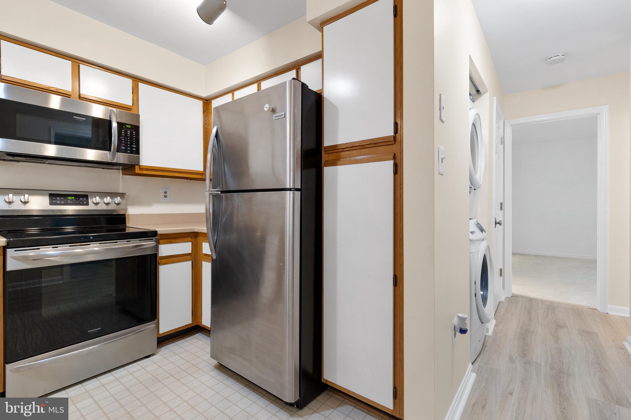 SURREY AT MANCHESTER LAKES - Residential