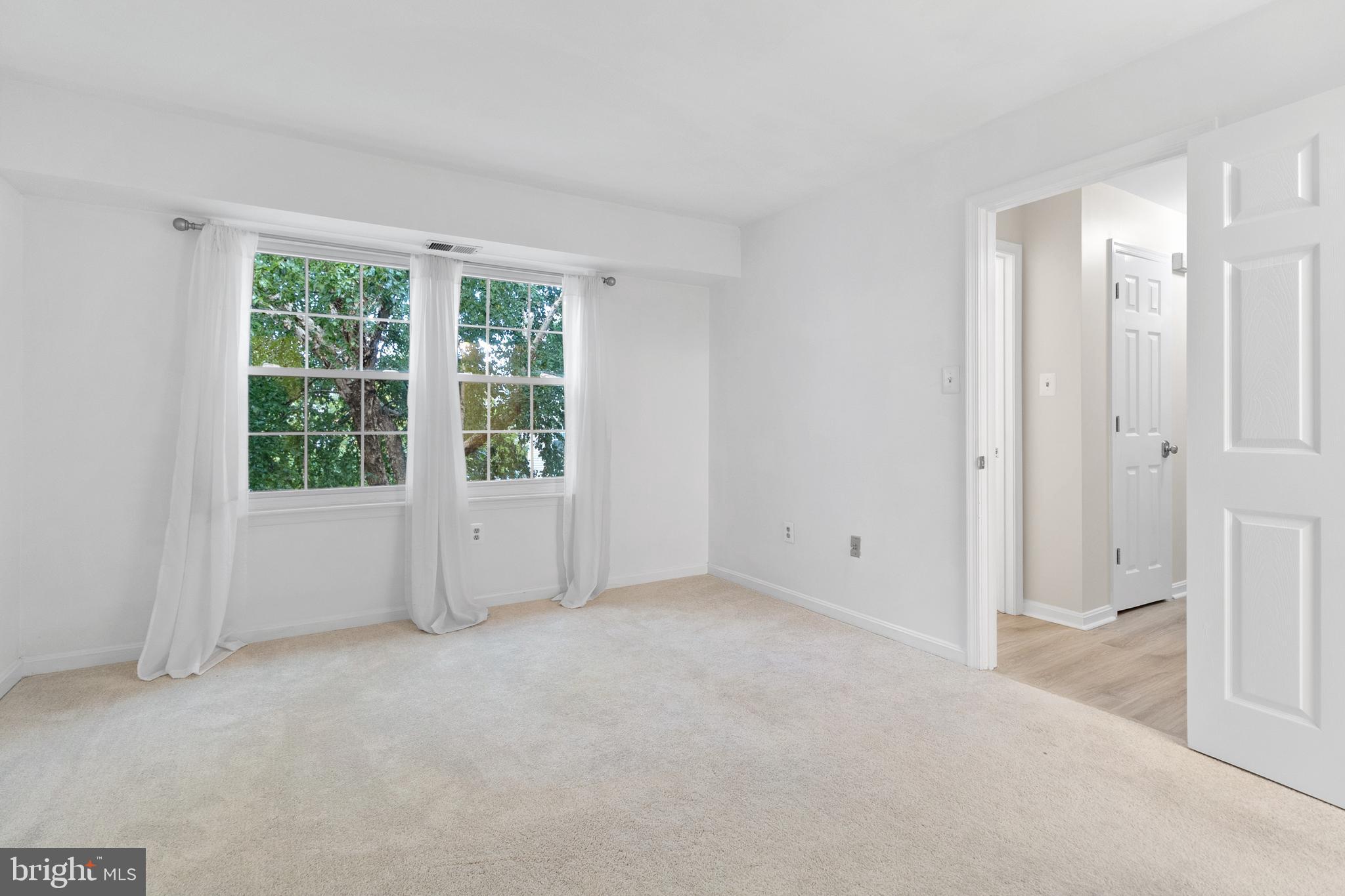 SURREY AT MANCHESTER LAKES - Residential