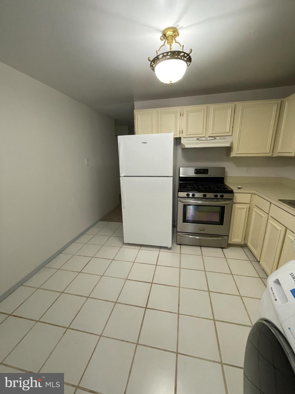 NORMANDIE ON THE LAKE I - Residential Lease