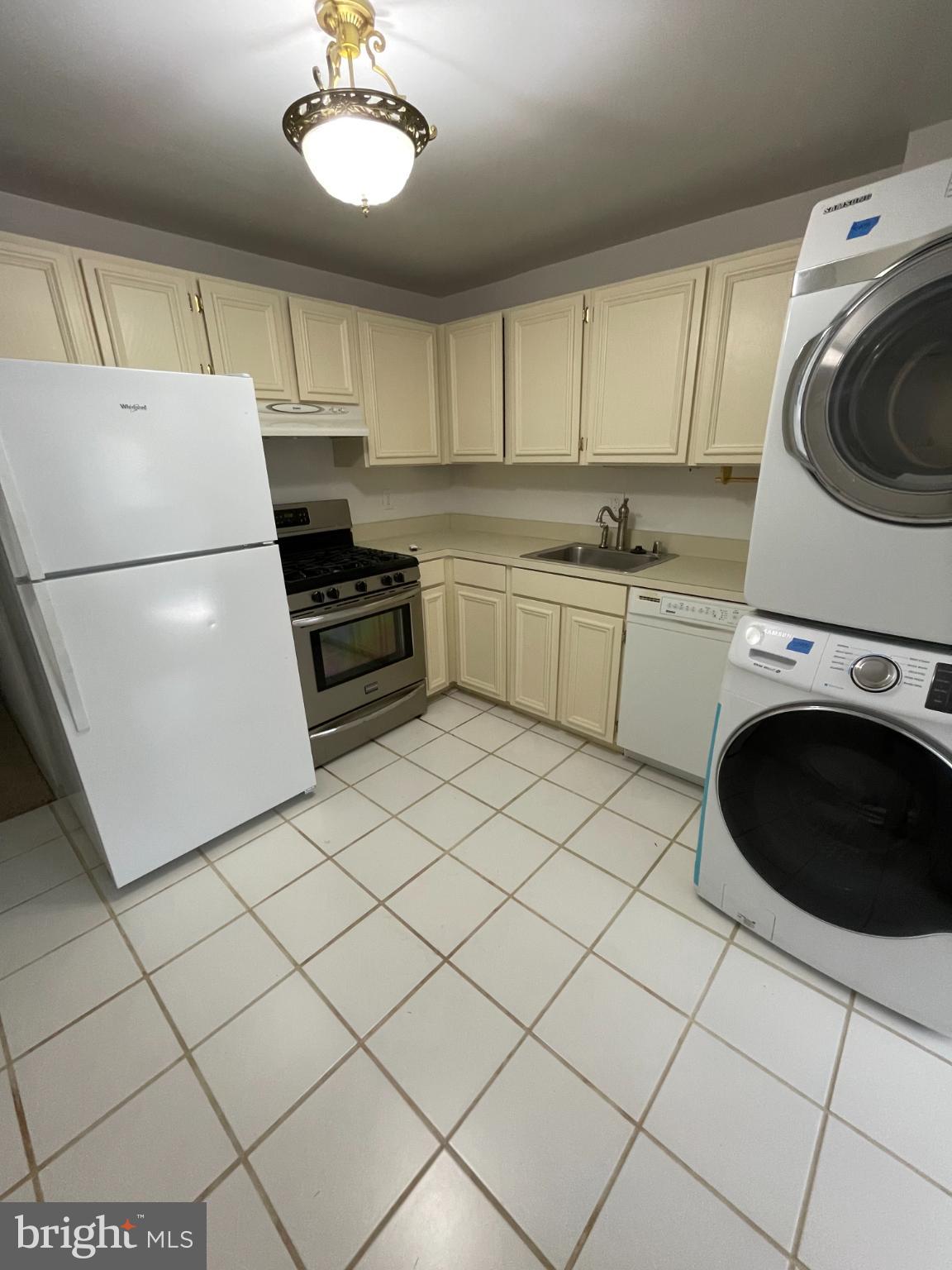 NORMANDIE ON THE LAKE I - Residential Lease