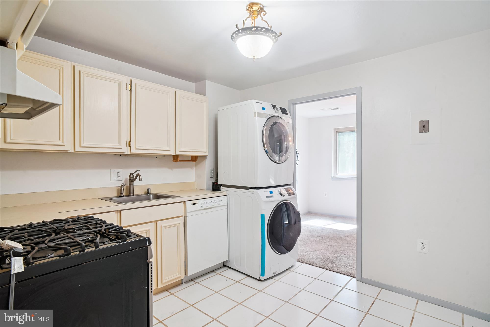 NORMANDIE ON THE LAKE I - Residential Lease