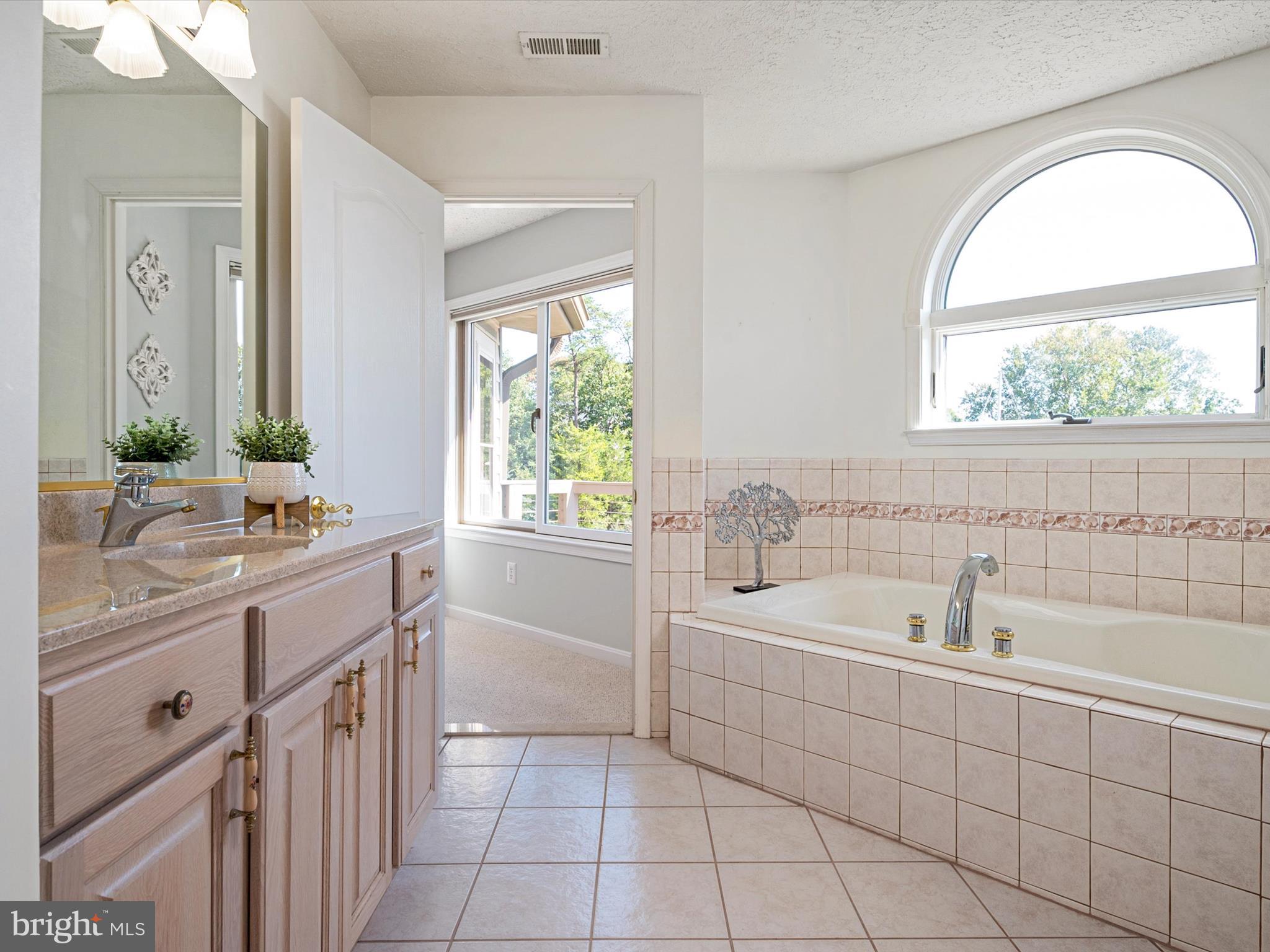 WILD ROSE SHORES - Residential