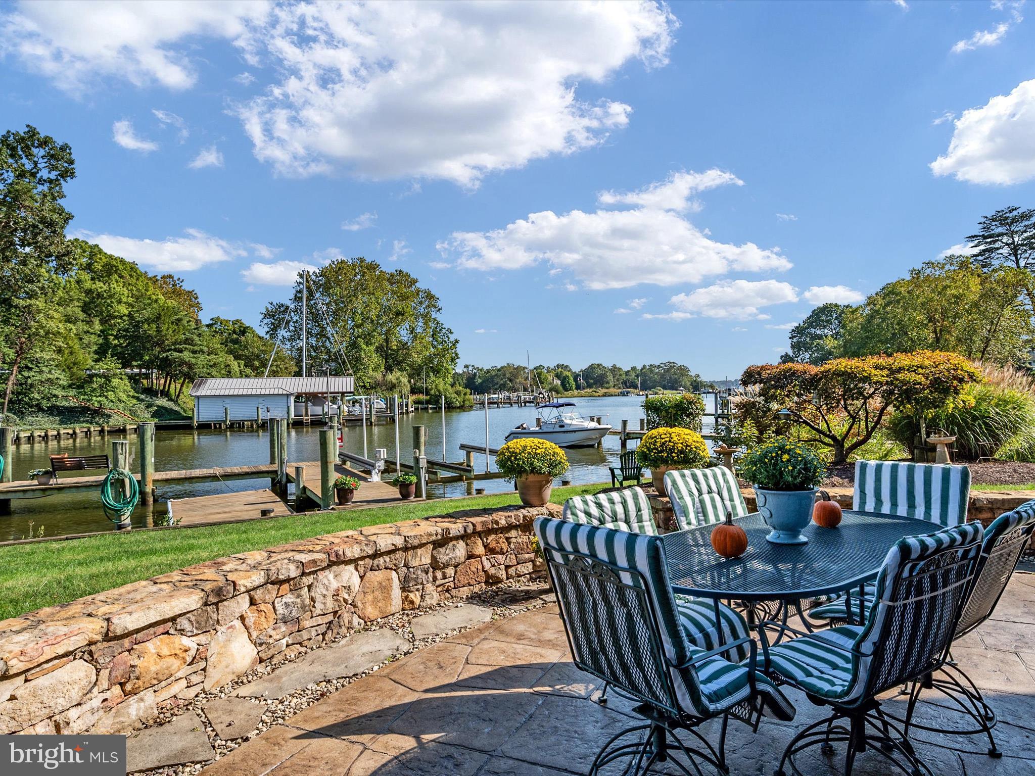 WILD ROSE SHORES - Residential