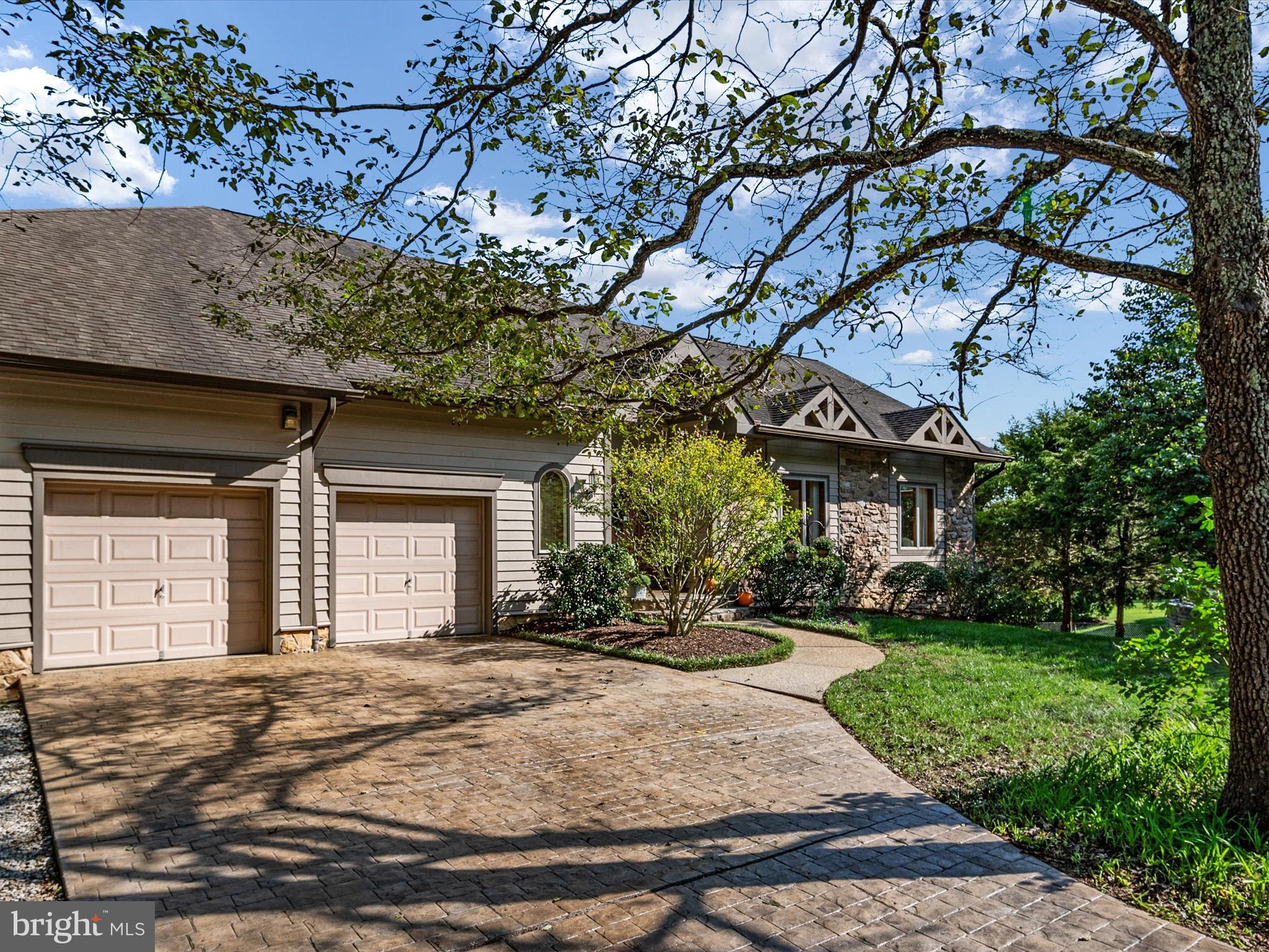 WILD ROSE SHORES - Residential