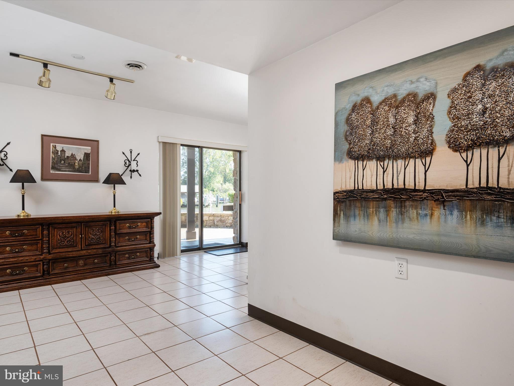 WILD ROSE SHORES - Residential