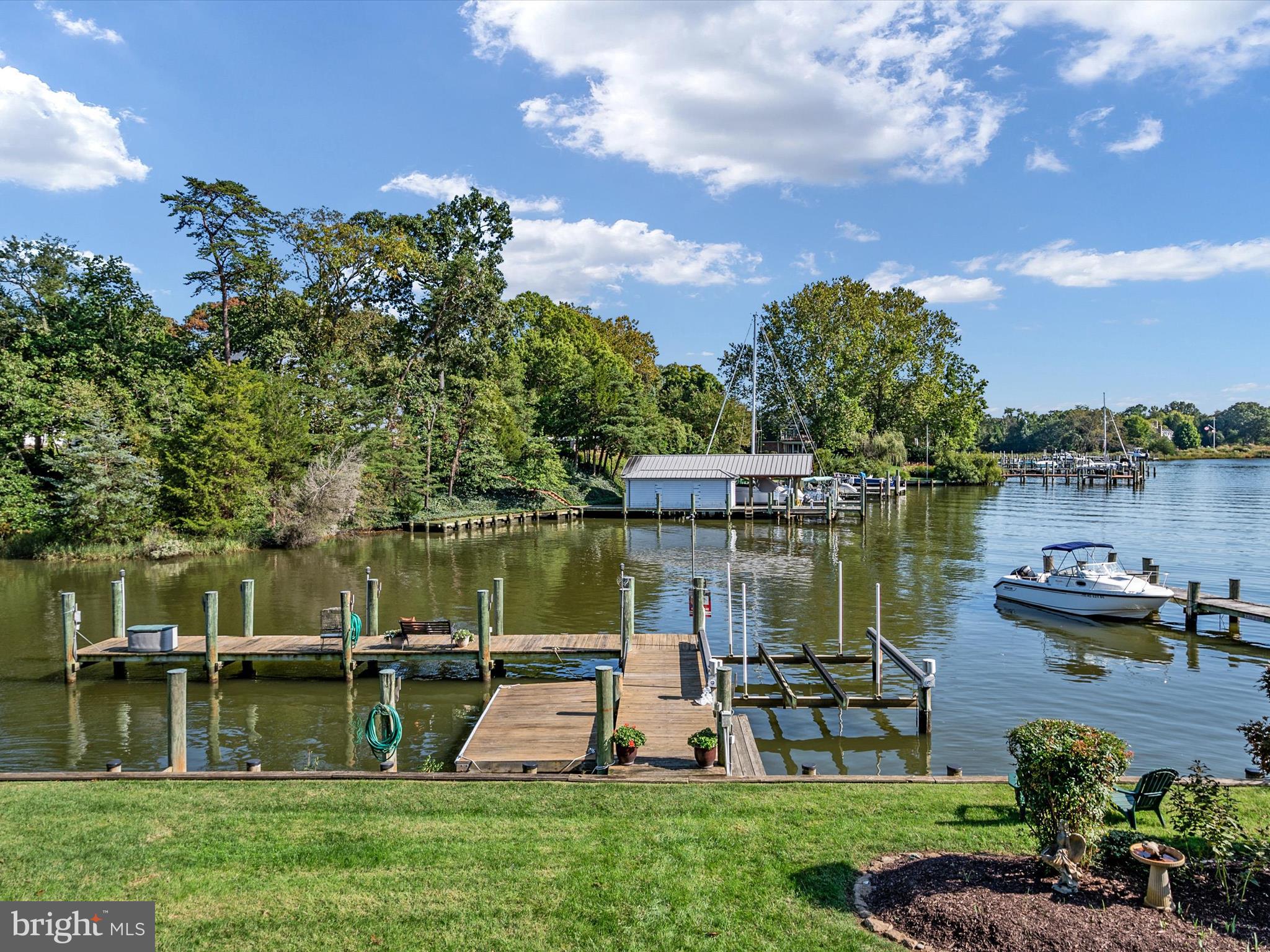 WILD ROSE SHORES - Residential