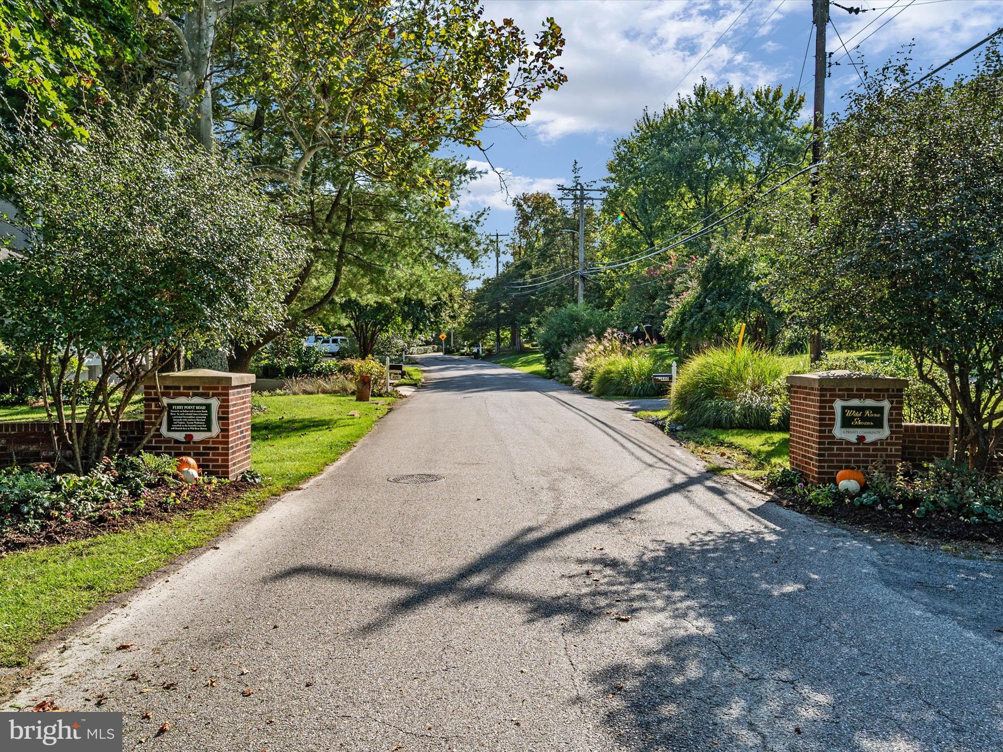 WILD ROSE SHORES - Residential