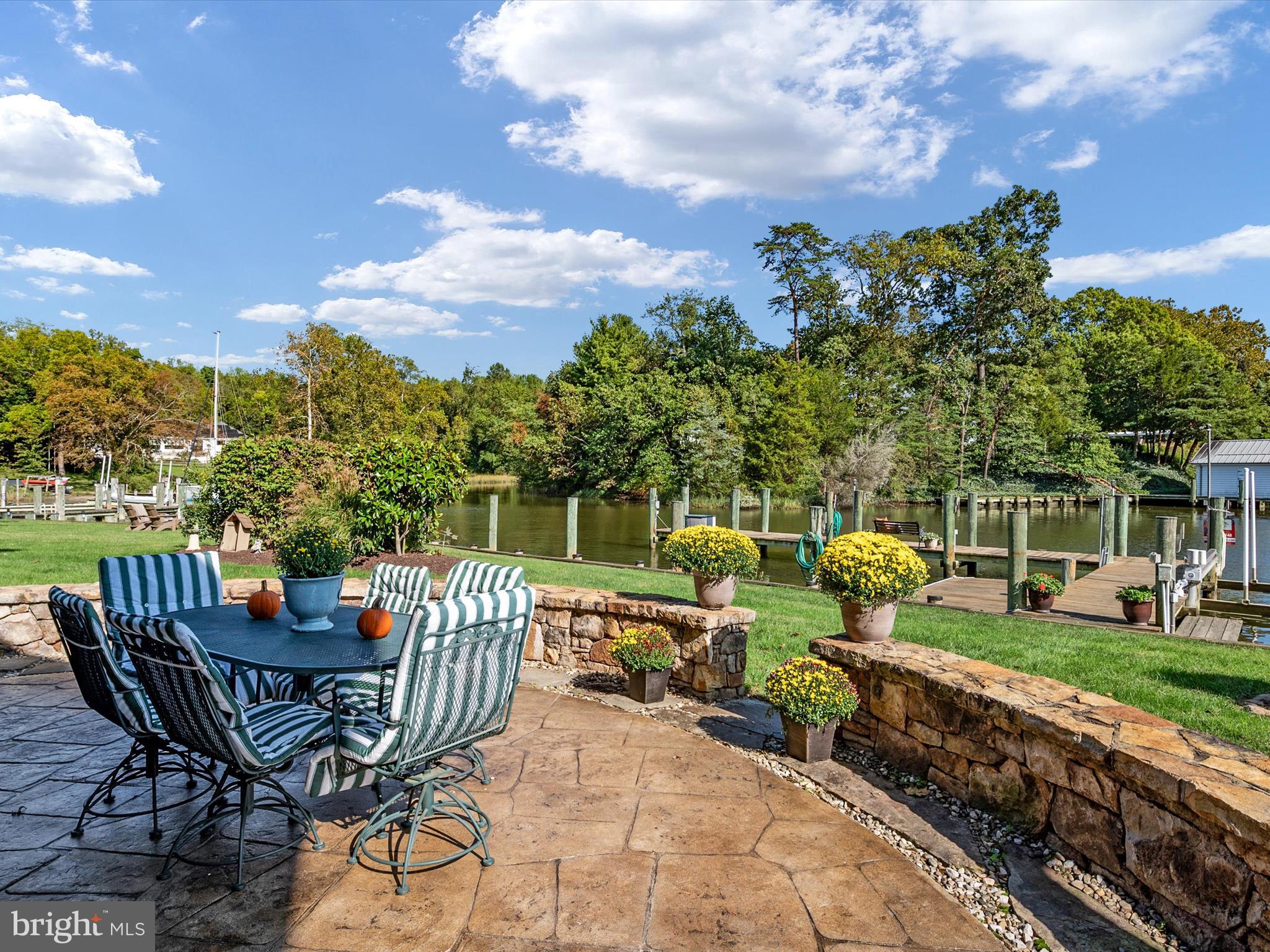 WILD ROSE SHORES - Residential