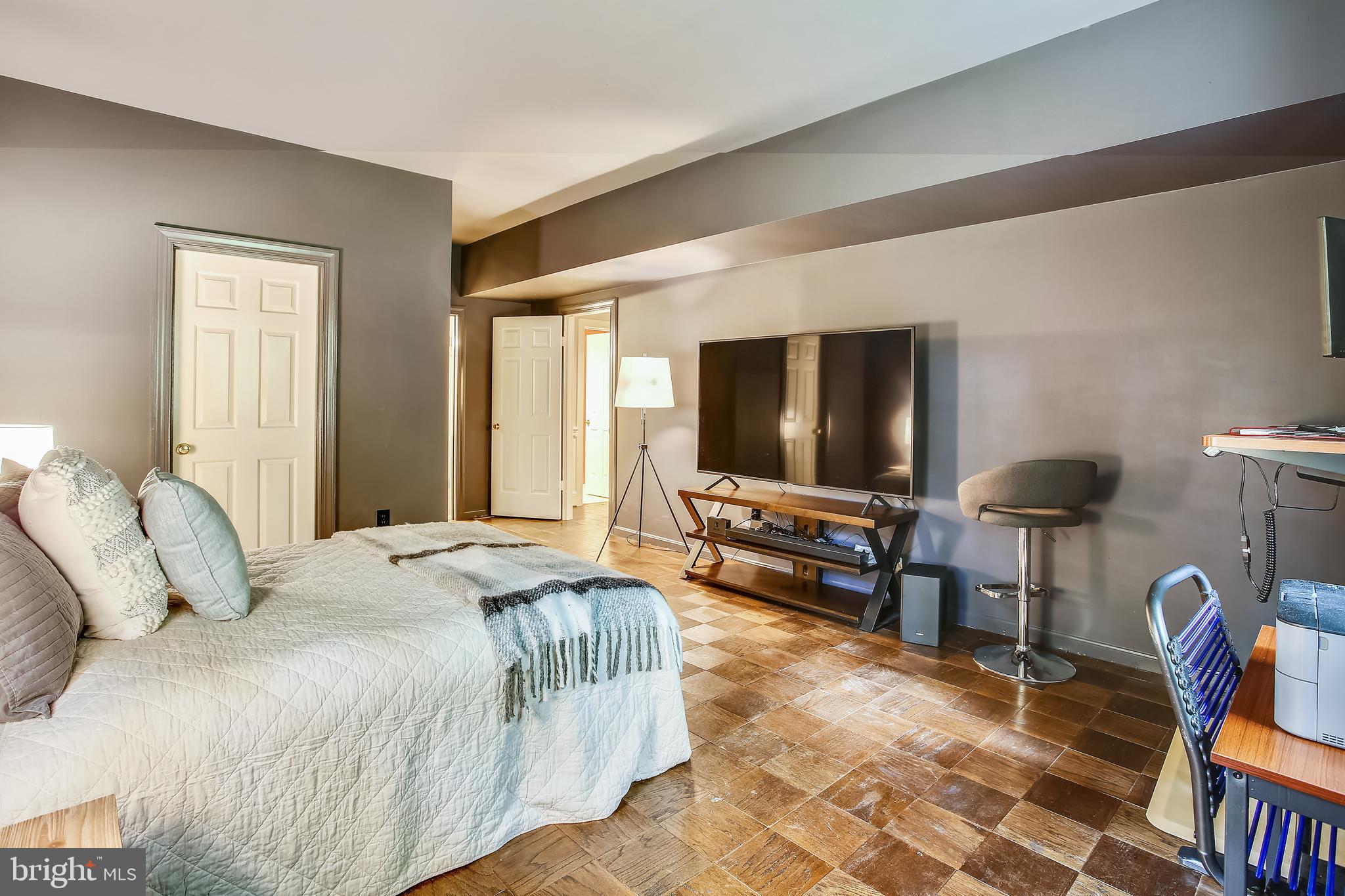 PEACOCK STATION - Residential